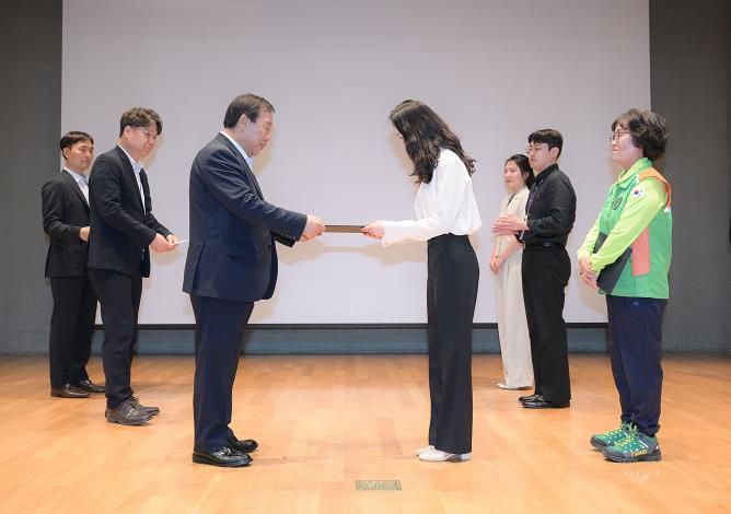 세종시, 청렴도 1등급 달성 위한 우수 공무원 포상