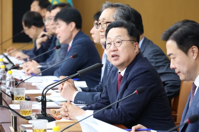 주재한 확대간부회의