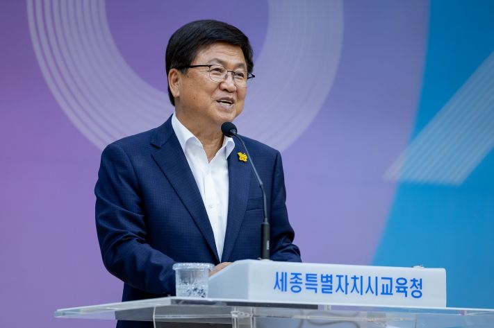 최교진 교육감이 6월 10일에 청사 3층 대강당에서 소통・공감의 날에서 당부 말씀을 하고 있다.