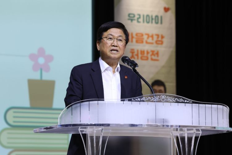 18일, 비오케이아트센터 6층 공연장에서 우‘우리아이 마음건강 처방전, 청소년의 불안과 성장을 주제로 학부모 정신건강 특강’좌 최교진 교육감의 인사말씀 모습