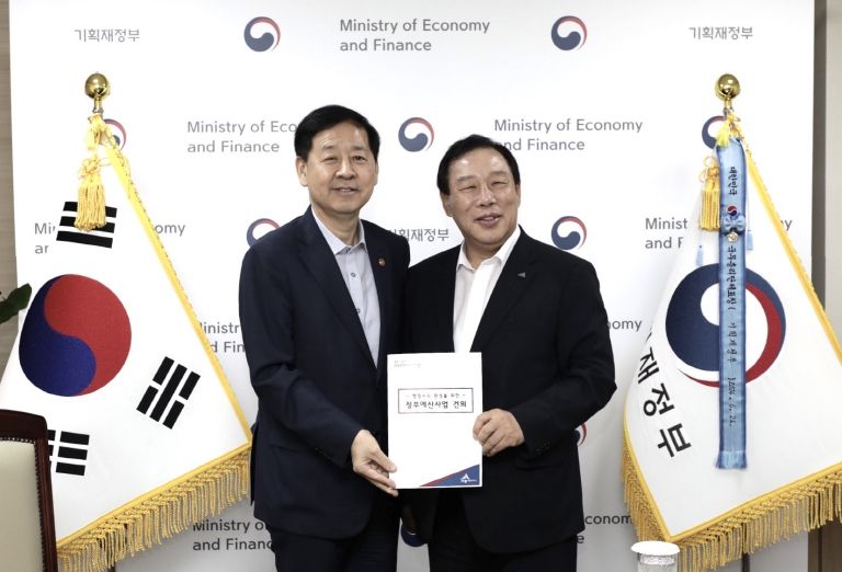 왼쪽부터 구윤철 경제부총리, 최민호 시장1(예산담당관)